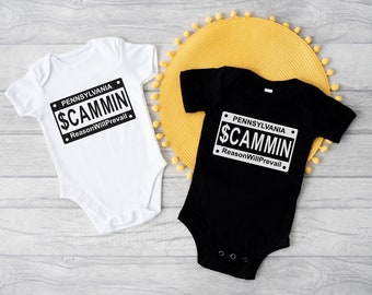 Scammin' Altijd zonnig in Philadelphia | Gerber ONESIE®-merk | Dee Reynolds | grappig kraamcadeau