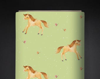 Bio-Jersey mit Fohlen-Print, lindgrüner Hintergrund / eigenes Design / GOTS-zert./ Eigenproduktion/ Breite 150cm / 200g / sofort lieferbar