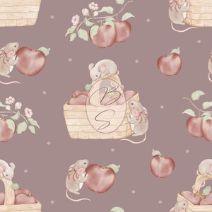 Könnte beinhalten: Ein nahtloses Muster mit niedlichen Mäusen und Äpfeln. Die Mäuse sind in verschiedenen Posen dargestellt, einige tragen Körbe mit Äpfeln, während andere einzelne Äpfel halten. Die Äpfel sind in einem zarten Rosa gehalten und über das gesamte Muster verteilt. Der Hintergrund ist in einem gedämpften Lila gehalten.