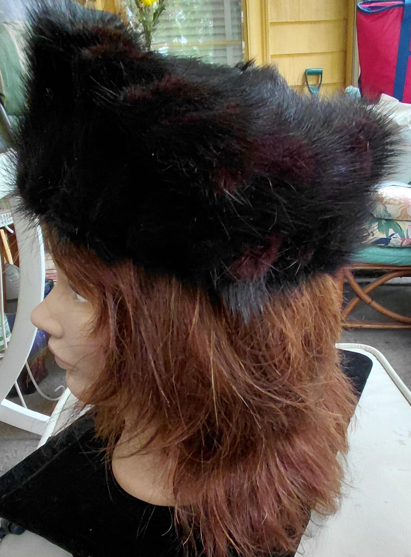 Vintage Nikki brown mink fur beret display picture 2