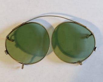 1945 Vintage US WWII Clip-on Sunglasses With Case/silvertone  display picture 1