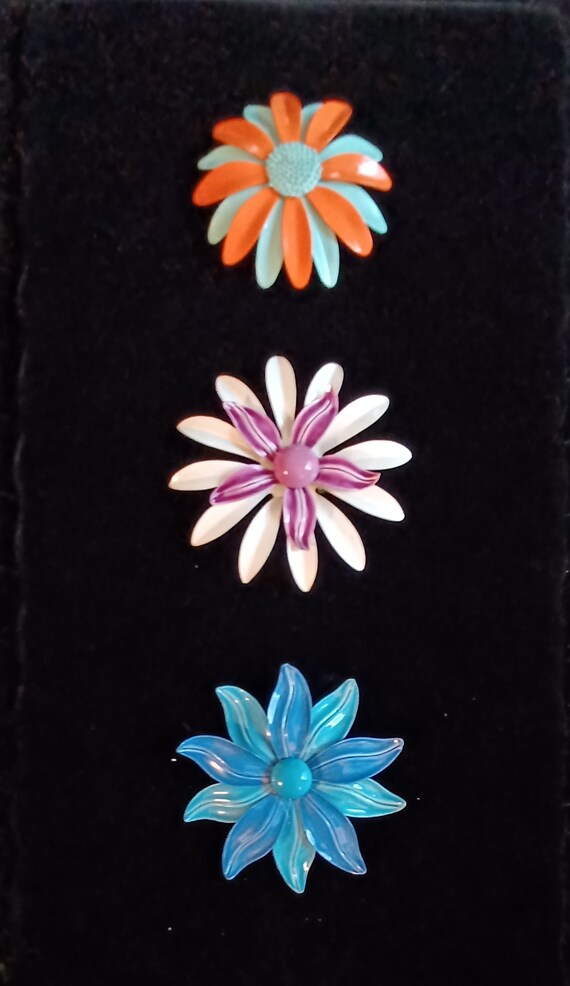 Metal Flower Pins from the 1960s