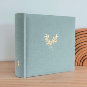 Linen Photo Album 8.6&quot; x 8.6&quot; - 200 Pockets for 4x6 photos plus writing space - Powder Blue with Gold Stamping