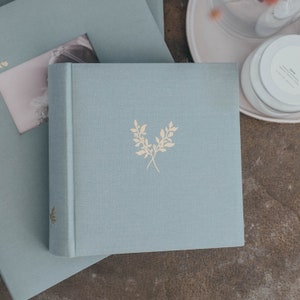 Linen Photo Album 8.6" x 8.6" - 200 Pockets for 4x6 photos plus writing space - Powder Blue with Gold Stamping