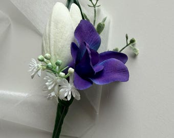 Boutonnières para novio, tulipán blanco de tacto real, orquídea azul púrpura, flores artificiales para ojal de boda