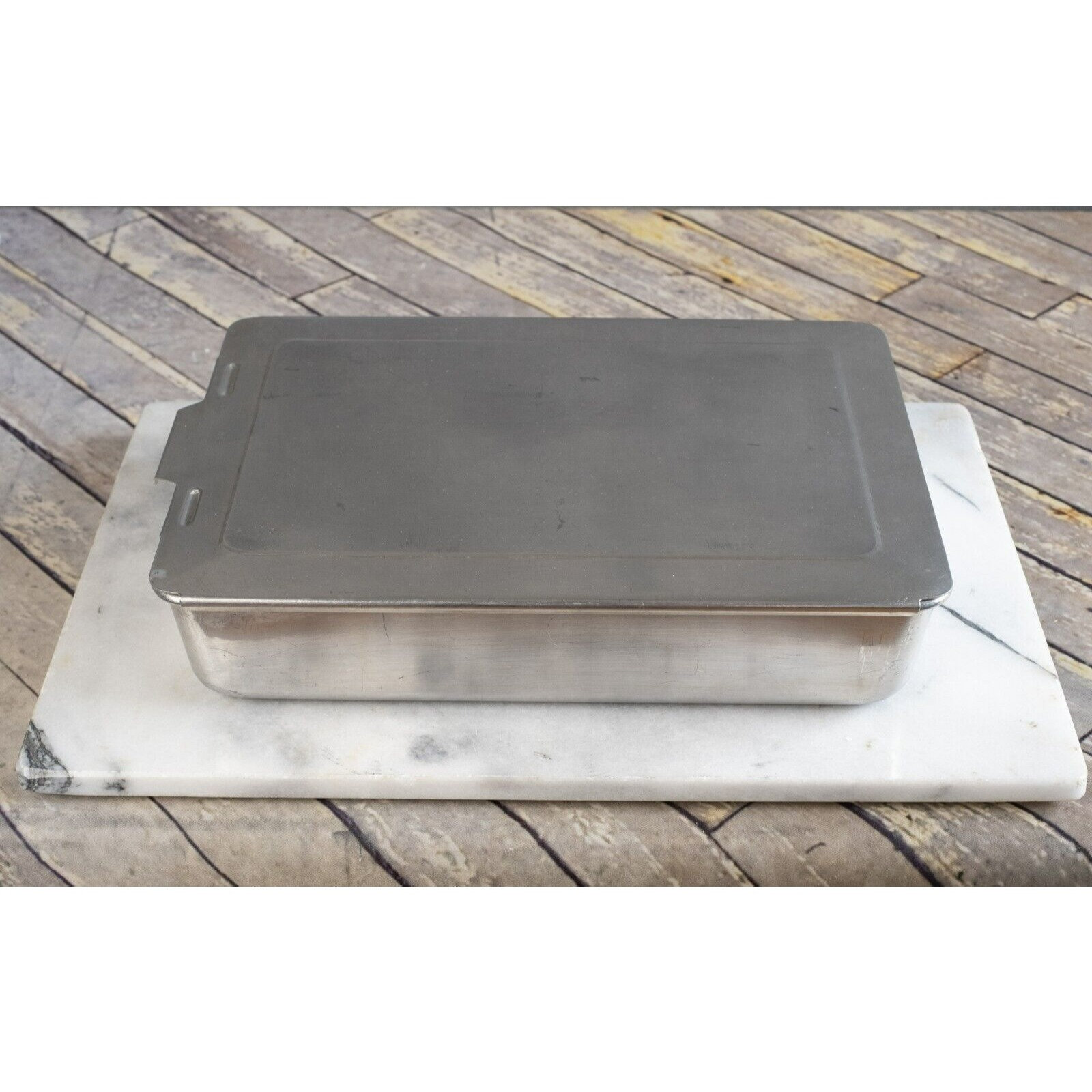 Vintage MIRRO 13X9X2 Baking Pan With Sliding Lid for Sale in Sun City, AZ -  OfferUp