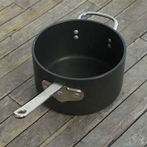 CALPHALON Hard Anodized Aluminum 8703 1/2 Sauce Pan 3.5 Quarts (No Lid)