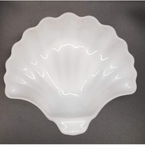 Milk Glass Clam Shell Nut/Trinket Dish