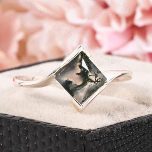 Moss Agate Sterling Silver Ring: Twisted Band, Nature Inspired