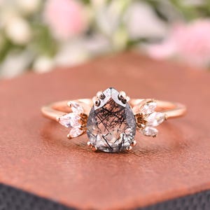 Anello in quarzo rutilato nero Anello di fidanzamento, Anello in quarzo rutilato nero a forma di pera Donna a goccia per regalo Anello in pietra unica Anello in sale e carta