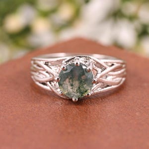 Round Moss Agate Ring Green Birthstone Ring Inspired Green Stone Ring Agate Ring Wedding ring Engagement Ring for Women ring gift for women