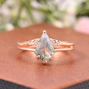 Kite cut moss agate ring solid 14k rose gold kite cut green agate engagement ring wedding ring Moss agate jewelry gift for her