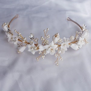 Pearl Bridal Headband, Flower Wedding Headband, Bridal Headband, Pearl Bridal Headpiece, Bridal Hair Accessory, White Headband, Floral Crown