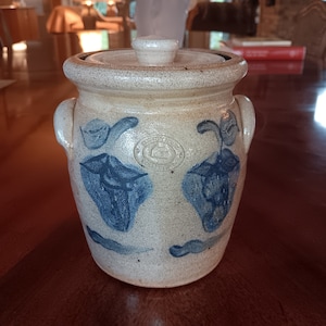 Vintage Rowe Pottery Stoneware Salt Glaze Jar Strawbeŕry Motif With Ears And Lid 1987