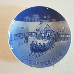 Vintage Yule After 1969 Collectors Plate Bing and Grondahl Christmas Guests