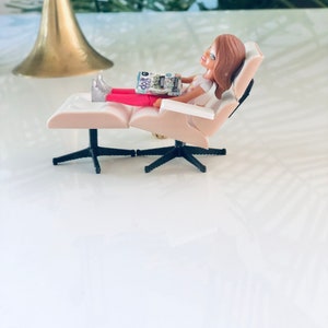 1:12 Scale Dollhouse Lounge Chair