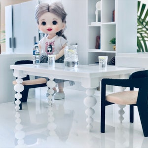 1:12 Scale Miniature Dollhouse Bobble leg dining table
