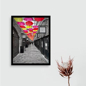 Digitales Poster - Regenschirme in Camden Market - 48x32, 24x20, 20x16, 14x11 Zoll & A2, A3, A4, A5 Vielfalt, digitaler Download PDF-Dateien Paket