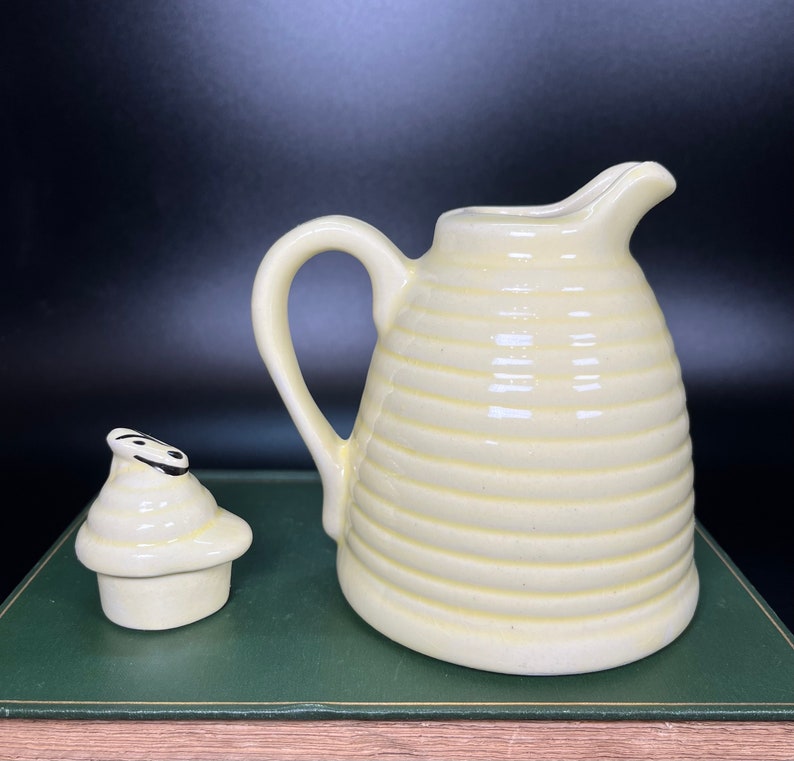 Bisque Porcelain Light Yellow Beehive Shaped Lidded Honey Pot, Syrup Jar or Creamer Raised Black Honey Bees Vintage Kitchen Serve Ware image 4