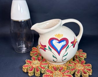 Shawnee Pottery Pennsylvania Dutch Hearts & Tulips patroon keramische melkkannetje, handbeschilderd, vintage volkskunst