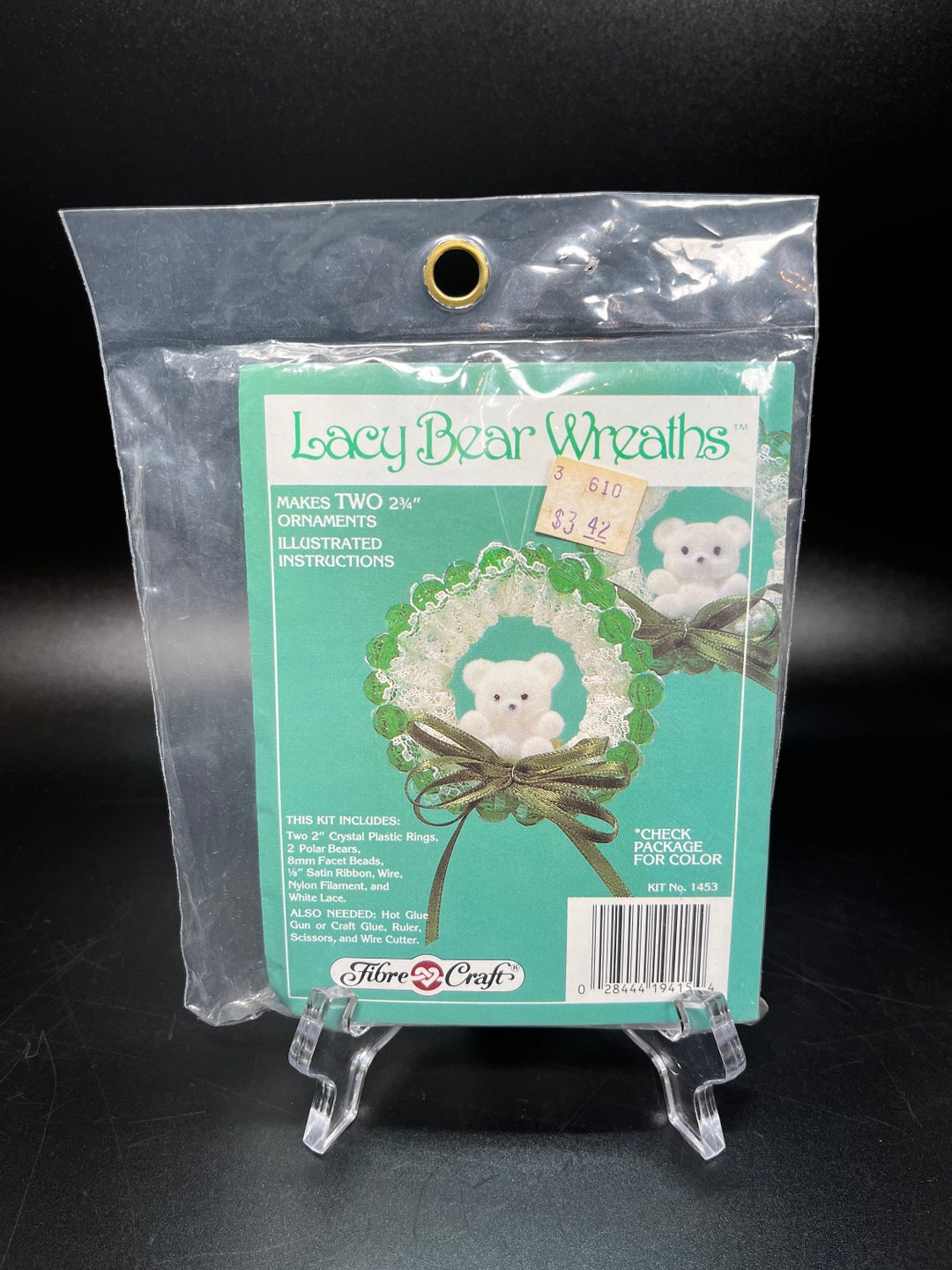 1986 Fibrecraft Materials Corp. Lacy Bear Wreaths Ornaments 1453 White