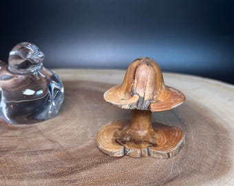 Statuetta di fungo in legno intagliato: arredamento vintage in stile cottagecore