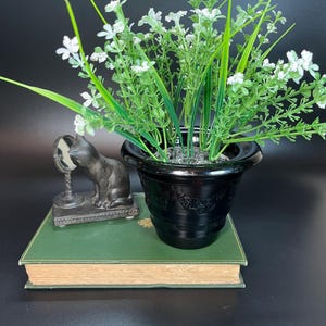 Jarrón vintage de cristal amatista negro con rana de flores: decoración gótica Art Nouveau
