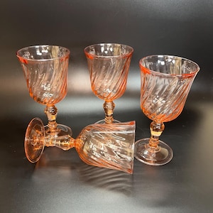 Cristal D&#39;Arques-Durand France Pink Swirl Rosaline Pattern Stemmed Wine Glasses 4 Pcs Vintage 1970’s-1980’s Cottage Farmhouse Replacements