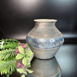 Smoked Gray Raku Pottery Vase Blue Oil Slick Band Wavy Print Artist Signed