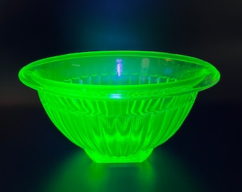 Hazel Atlas Ribbed Optic Green Uranium Glass Mixing Bowl 9" W Vaseline Depression Glass Blacklight Reactive Vintage 1930's Kitchen Glass