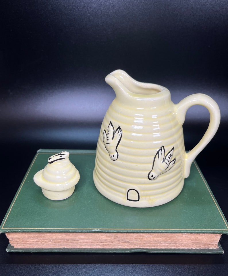 Bisque Porcelain Light Yellow Beehive Shaped Lidded Honey Pot, Syrup Jar or Creamer Raised Black Honey Bees Vintage Kitchen Serve Ware image 1