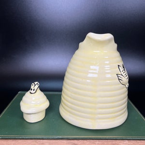 Bisque Porcelain Light Yellow Beehive Shaped Lidded Honey Pot, Syrup Jar or Creamer Raised Black Honey Bees Vintage Kitchen Serve Ware image 5