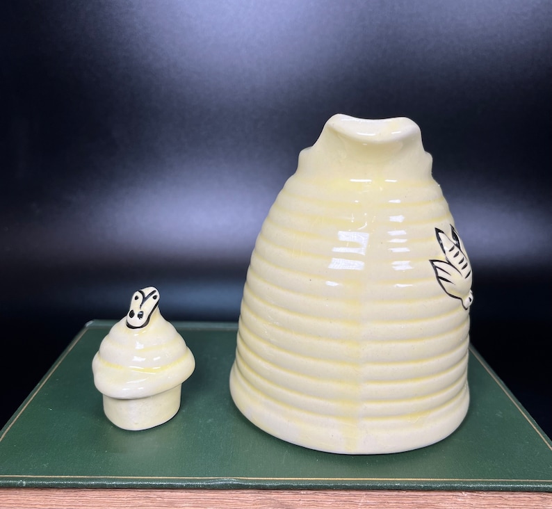 Bisque Porcelain Light Yellow Beehive Shaped Lidded Honey Pot, Syrup Jar or Creamer Raised Black Honey Bees Vintage Kitchen Serve Ware image 5