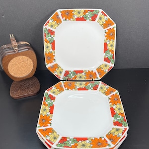 1960s Royal Sealy Japan Luncheon Tea Plates Geometric Shape Orange Yellow Red Floral Rims 4 Pc Set Vintage 1970s BoHo Cottage Farmhouse Gift