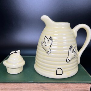 Bisque Porcelain Light Yellow Beehive Shaped Lidded Honey Pot, Syrup Jar or Creamer Raised Black Honey Bees Vintage Kitchen Serve Ware image 2