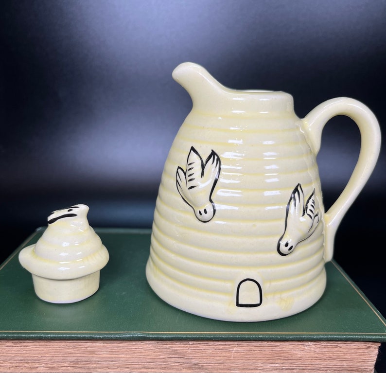 Bisque Porcelain Light Yellow Beehive Shaped Lidded Honey Pot, Syrup Jar or Creamer Raised Black Honey Bees Vintage Kitchen Serve Ware image 2