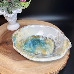 Crystalline Glazed Ceramic Pottery Bowl Ivory to Blue Tans and Browns Black Glazed Base 4 Unglazed Wedge Feet Unsigned Vintage Pottery Decor