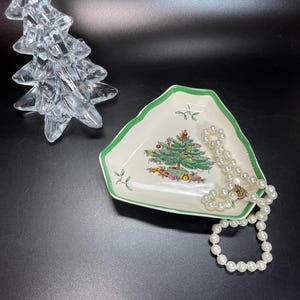 Spode England Christmas Tree Santa Top Holly Leaves & Berries Print Green Trim Triangle Trinket Dish S3324-G Vintage Christmas Holiday Decor