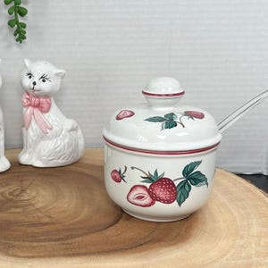 Villeroy & Boch Luxembourg Ceramic Malaga Strawberry Print Jam, Jelly Jar with Clear Plastic Spoon Vintage 1980s-1990s Covered Condiment Jar