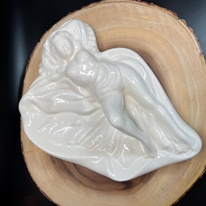 Glossy White Ceramic Sleeping Beauty Dresser Tray Trinket Dish Vintage 1980&#39;s Pin Up Girl Tray & Decor Please Read Description Has Flaws
