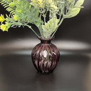 Pilgrim Amethyst Glass Vase Ribbed Optic 1970&#39;s 1980&#39;s Vintage Handblown Art Glass Original Sticker MCM Contemporary Farmhouse Cottage Decor