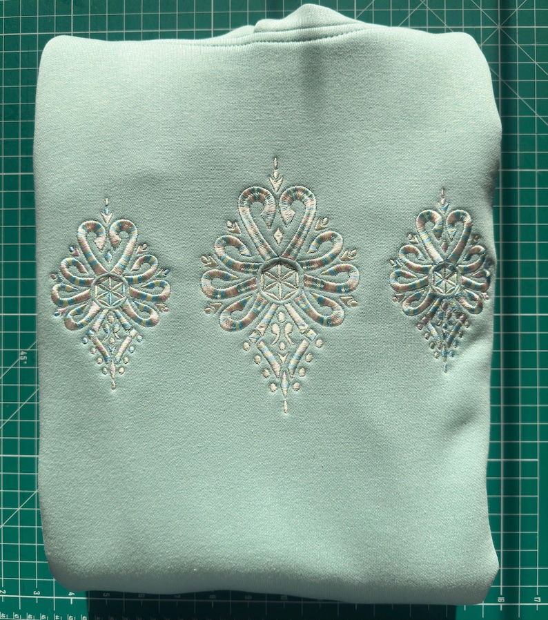Polsk Parzenika broderad huvtröja och mjukisbyxor, högländsk kultur, traditionell folkbroderikonst bild 3
