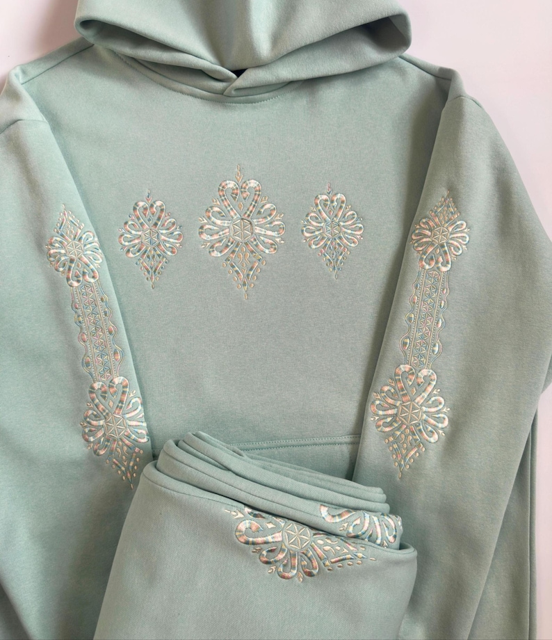 Polsk Parzenika broderad huvtröja och mjukisbyxor, högländsk kultur, traditionell folkbroderikonst bild 1