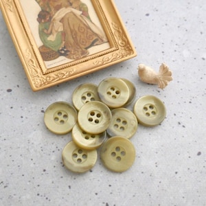 Natural Green Buttons, 15mm 5/8 inch - Sunlit Green Organic-Feel Variegated Buttons - VTG NOS Faux-Natural Light Olive Sew-Throughs BB238
