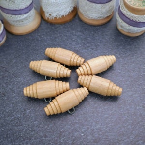 Natural Wood Toggles, ≈32mm 1-1/4 inch - Waxed Light Beige Blond Wood Toggle Buttons - 6 Vtg NOS Carved Deco Wooden Dowel Barrel Shank BB045