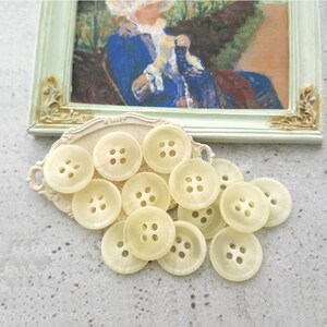 Faux-Horn Vintage NOS Yellow Buttons, CHOOSE ≈12mm 1/2 in, ≈15mm 5/8 inch - Tonal Pastel Cream 4-Hole Imitation Horn Sewing-Buttons BB420