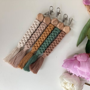 小物 Carabiner Macrame Keychain deci ovy KAJA DECi | 【こちらの商品の届けは受注販売のため9月下旬〜10月上旬