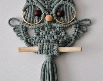Laurel Macrame Owl with glasses wall hanging, smart Baby owl, Baby room Boho macramé wall decoration, macramé gift