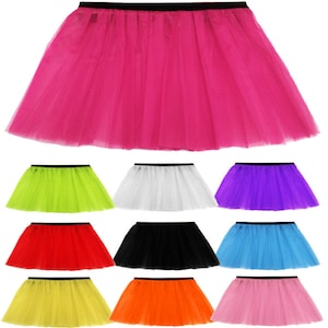 Peut inclure: Un ensemble de dix jupes en tulle de différentes couleurs, dont rose, vert, blanc, violet, rouge, noir, bleu, jaune, orange et rose clair. Les jupes sont toutes de la même taille et du même style, avec une ceinture élastique noire.