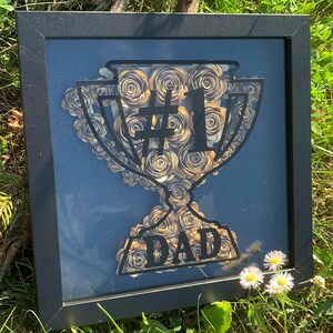 Golden Trophy Dad Shadowbox: fiori di carta e vinile